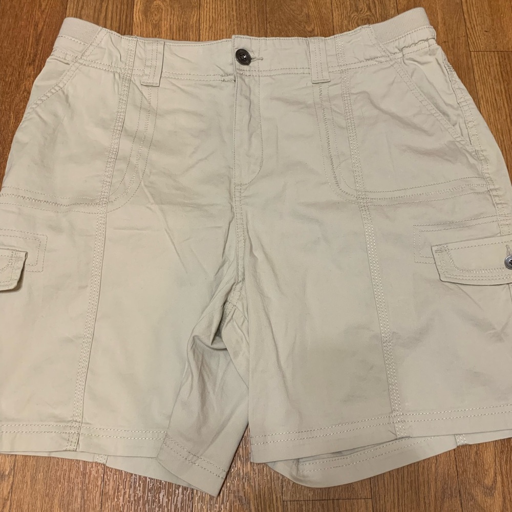 Women's Style & Co Tan Cargo Shorts size 16 NWT